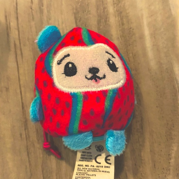 Pikmi Pops!! **4** Pikmi Pops and storage Containers!! Gently used! - Picture 2 of 16